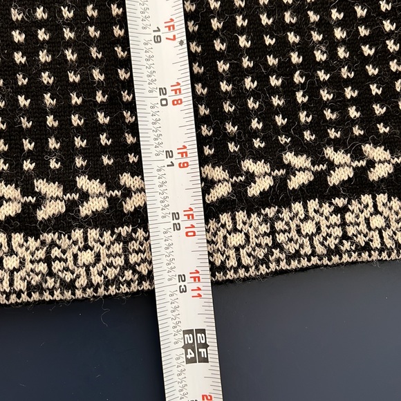 Icelandic Design 100% Wool Fair Isle Floral Handmade Sweater - Picture 6 of 8